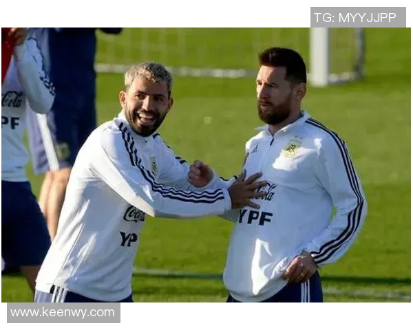 梅西梅林携手传奇球员共谱绿茵岁月 球场上的双子星崛起