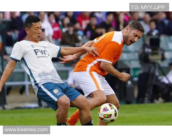 狂野足球巨星的逆袭之路：从街头少年到全球瞩目的球场传奇