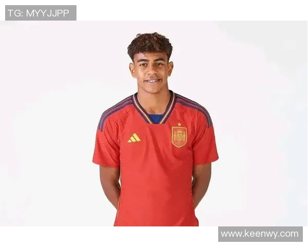 足球巨星笑容瞬间合集 展现球场背后的温暖与力量 足球巨星笑容瞬间合集 展现球场背后的温暖与力量