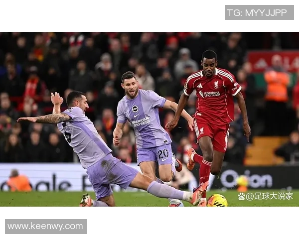 足球明星醉酒事件曝光 深夜街头迷失引发广泛关注